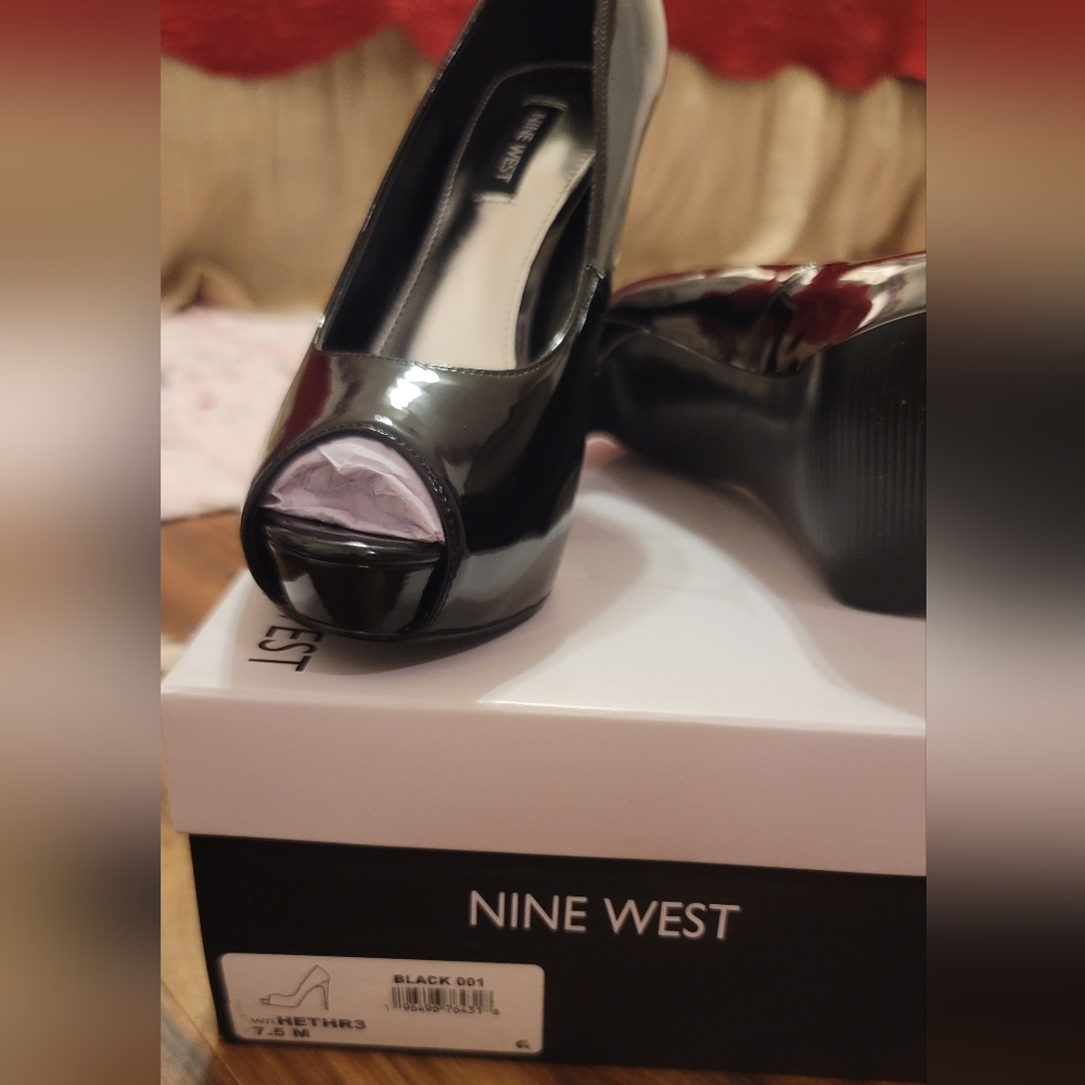NINE WEST black patent leather peep toe platform stilettos 7.5 NWT